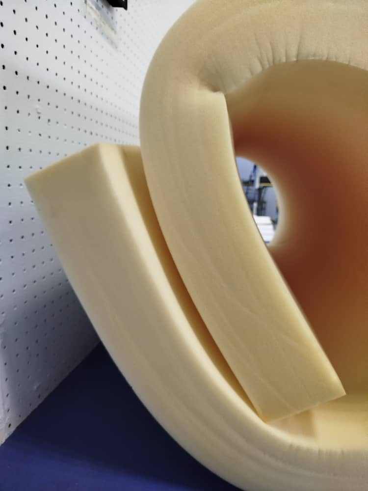 ESPUMA DE POLIURETANO DE MEDIA DENSIDAD, PIEZAS DE 74" X 54" X 4".