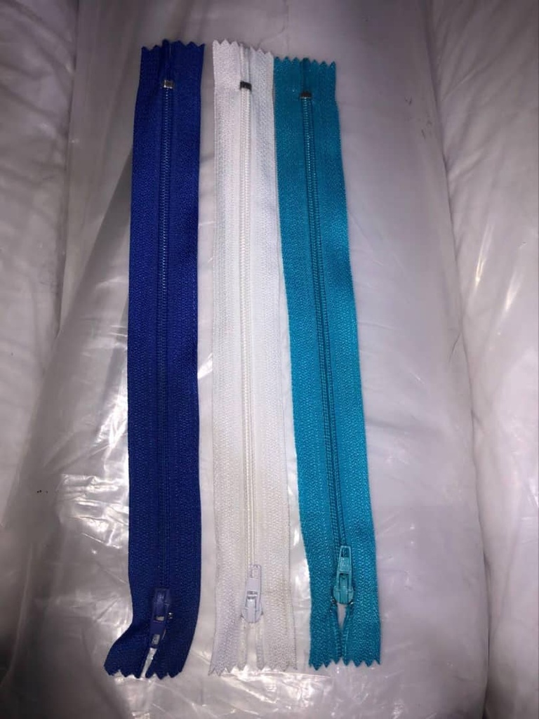 ZIPPER PLASTICO #3, 100% POLIESTER, 8"DE LARGO, COLOR BLANCO. (BOLSAS DE 100 UNIDADES)
