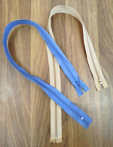 [2204-201-0706-CAFE LATTE] ZIPPER PLASTICO #3, 100% POLIESTER, 22"DE LARGO, COLOR CAFE LATTE. (BOLSAS DE 100 UNIDADES